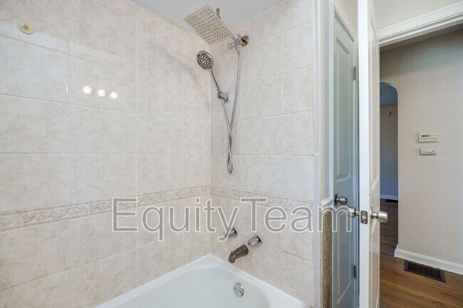 Building Photo - 6949 Marbev Dr