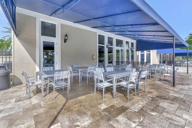 Building Photo - 12372 Cascades Pointe Dr