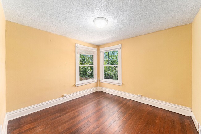Building Photo - Stately Brick Denver Square Near City Park!