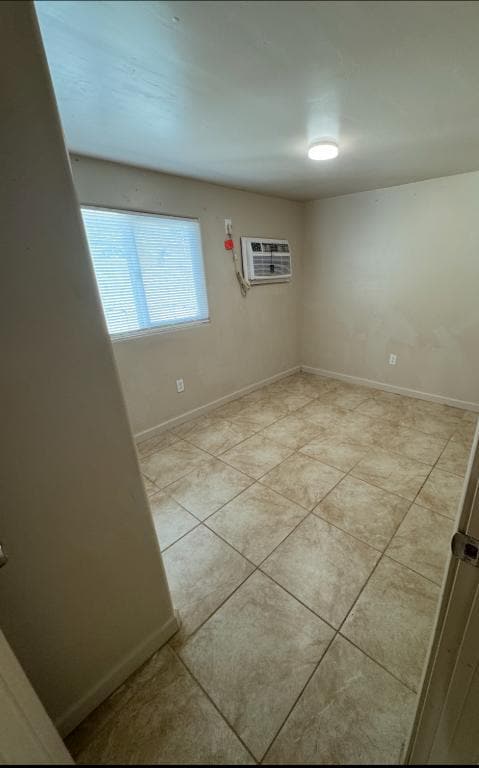 Building Photo - 450 W Thurber Rd