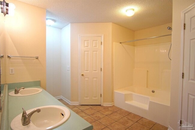 Building Photo - 1008 Tanton Cir