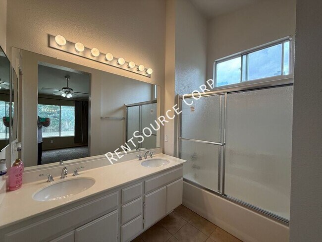 Building Photo - 2832 W Pillsbury St
