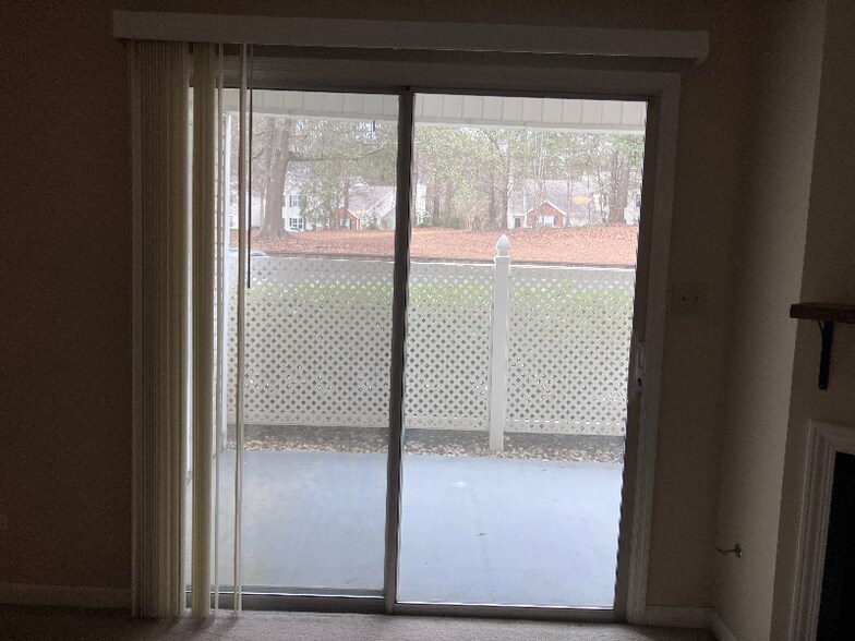 Building Photo - 815 Ridgefield Dr