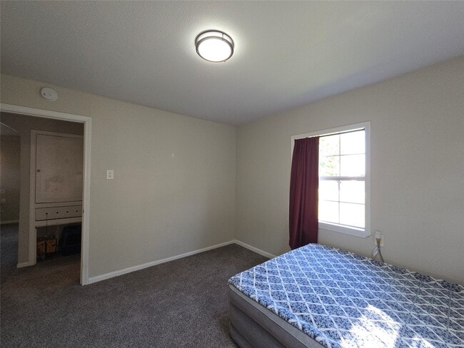 Building Photo - 10209 Palestine St