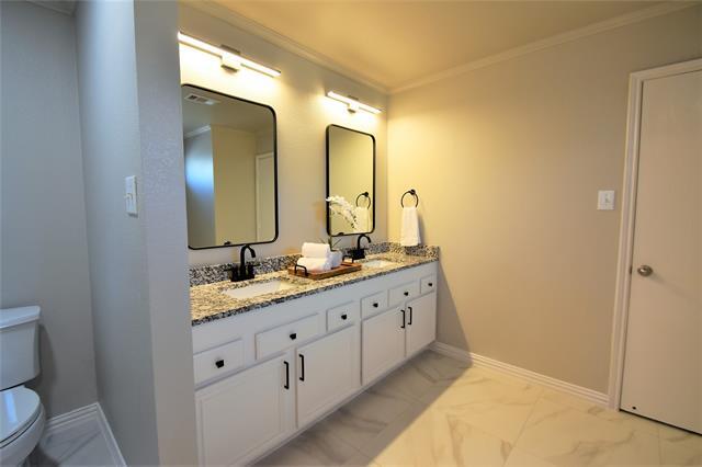 Building Photo - 9328 Warren Dr