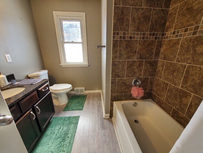 Building Photo - New Property Available for Rent in Saint L...