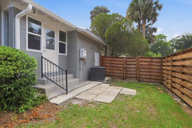 Building Photo - 511 E Rich Ave