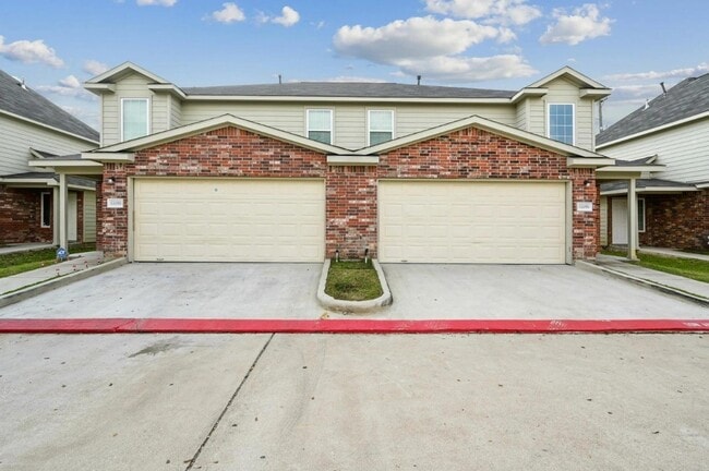 Building Photo - 12015 Clifton Oaks Dr