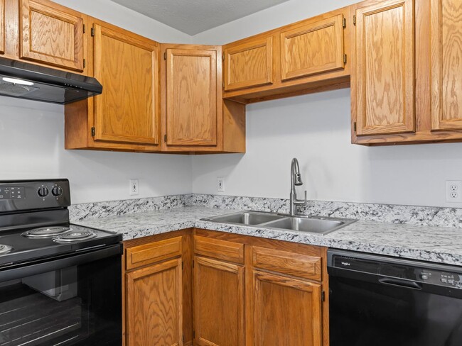 Building Photo - Beautiful Finishes in Newer Neighborhood