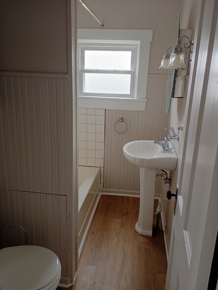 Building Photo - 501 W Main St