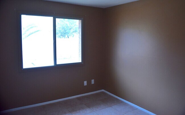 Building Photo - Awesome 5 Bed 2 Bath Home at ASU