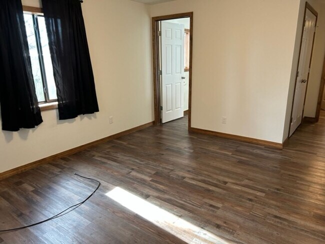 Building Photo - 3 BEDROOM 2 BATH APARTMENT FOR LEASE IN CARL JUNCTION-$995.00 RENT-$995.00 DEPOSIT