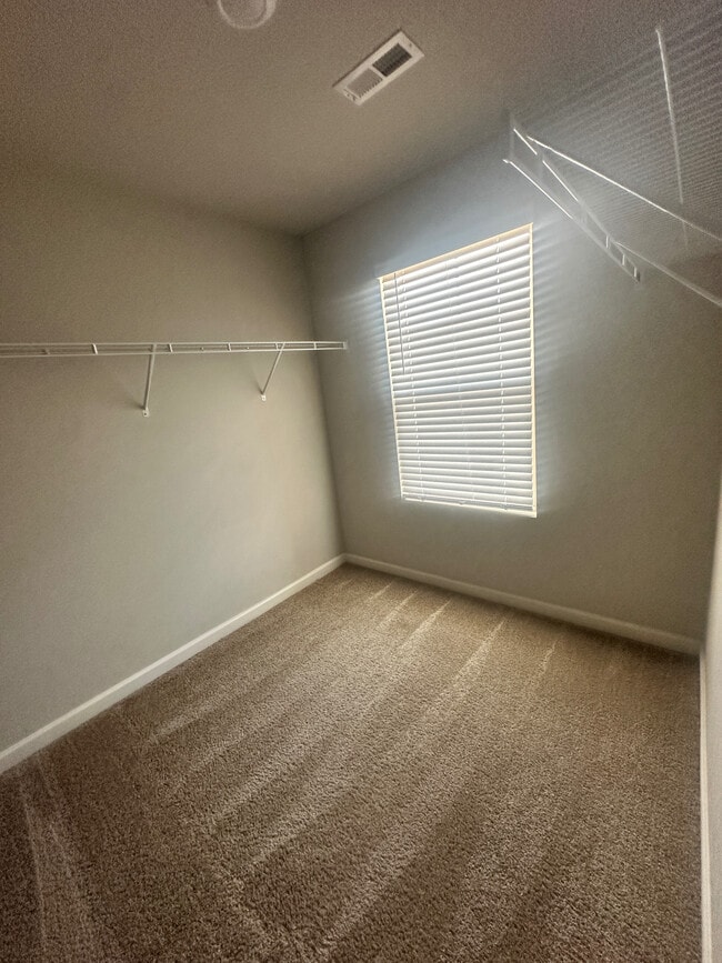 Building Photo - Room in House on Toronto Cir