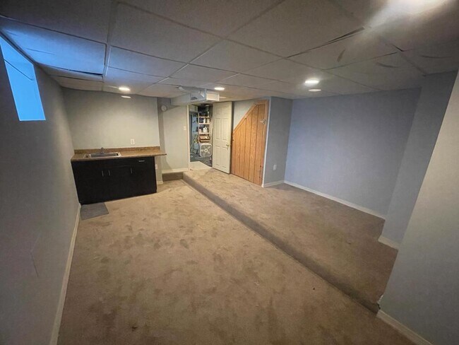 Building Photo - 339 Oak Rd