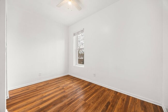 Building Photo - 6649 S Rhodes Ave