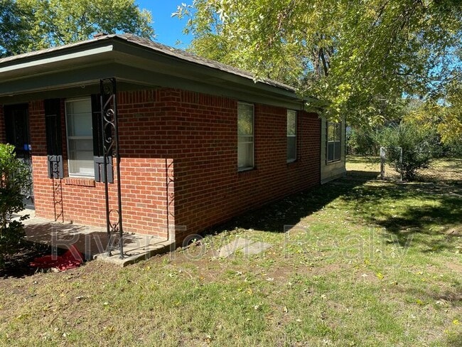 Building Photo - 1456 Paullus Ave