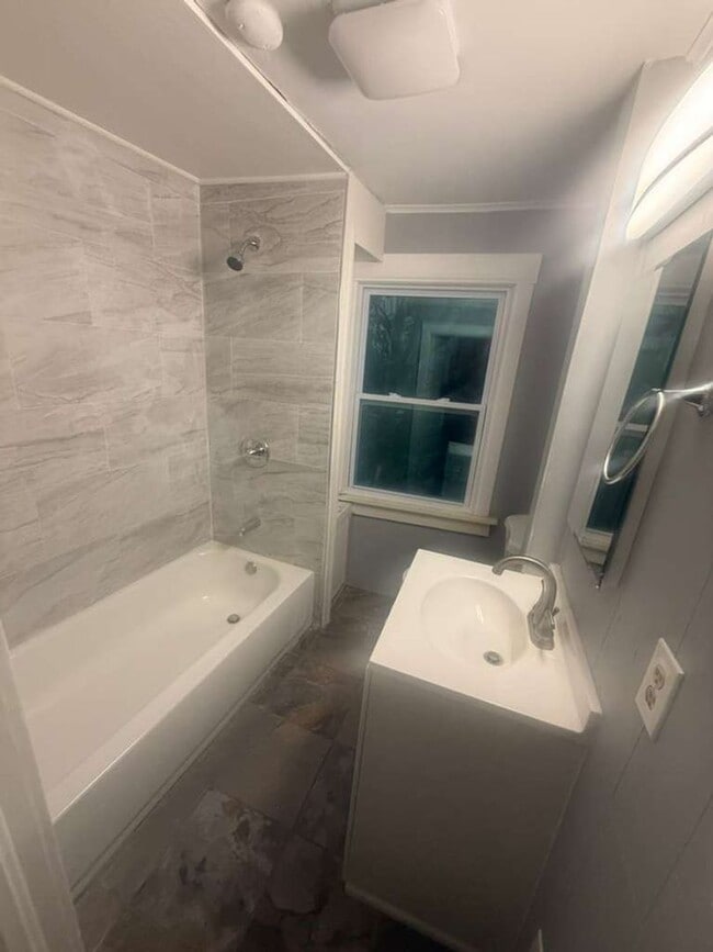 Building Photo - 195 Union St