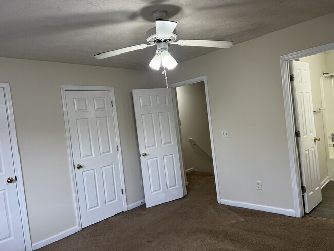 Building Photo - 5957 Sherwood Trace