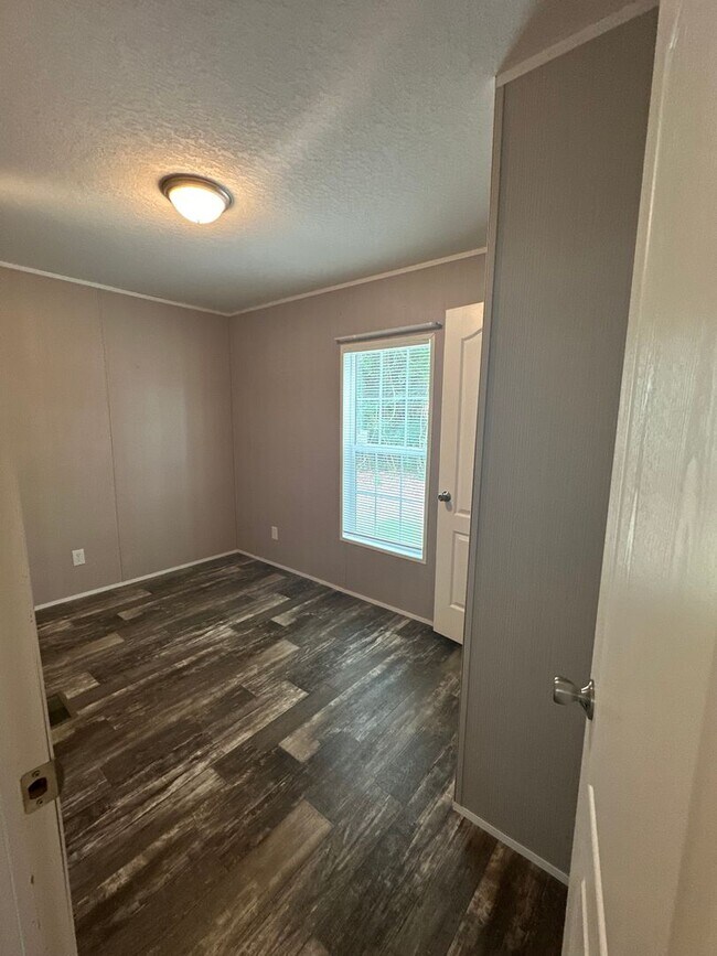 Building Photo - 2 Bed 2 Bath mobile home