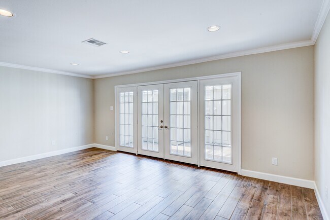 Building Photo - 5869 Valley Forge Dr