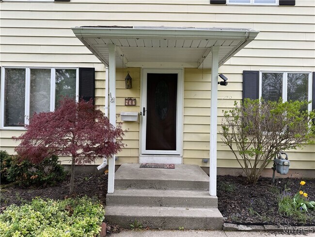 Building Photo - 437 Springville Ave