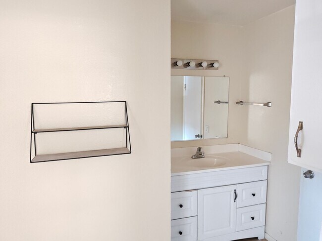 Building Photo - 2 bedrooms 1 bath apartment in El Cajon
