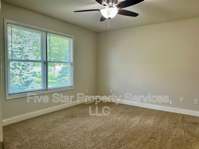 Building Photo - 1420 School House Ln