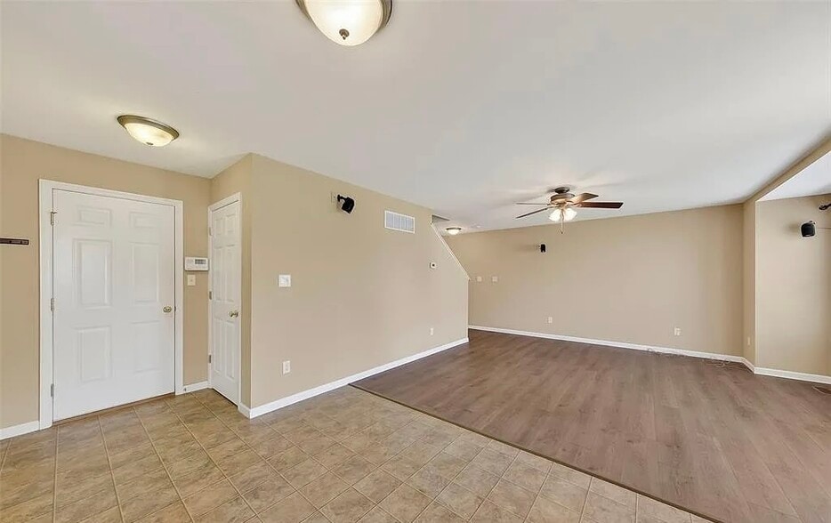 Building Photo - 607 Spring Mnr