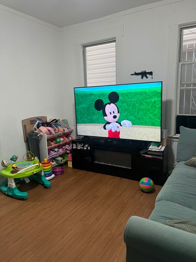 Building Photo - 307 59th St