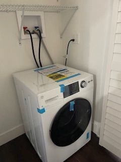 Building Photo - 1354 W Greenleaf Ave