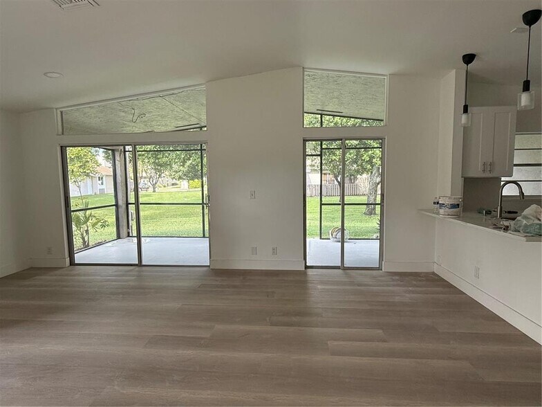 Building Photo - 15749 Woodgate Ct