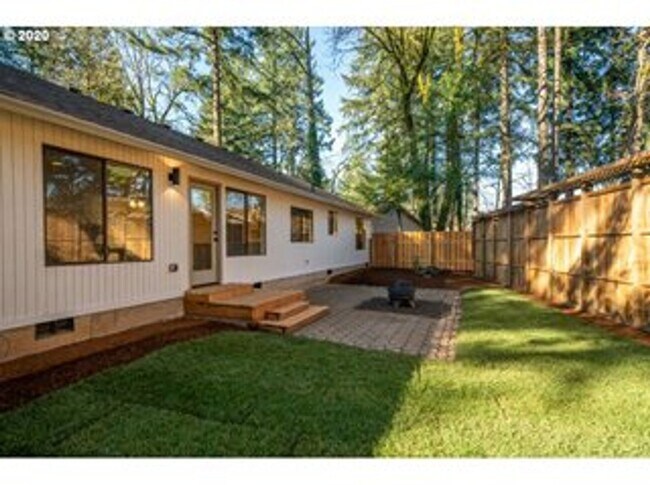 Building Photo - 3bd 2ba in quiet cul de sac Lake Oswego