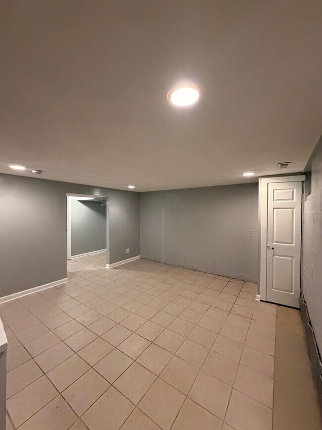 Building Photo - 710 Sequoia Dr