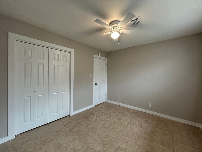 Building Photo - Modern 2 Bed for Rent – Minutes from Pinnacle Hills and Pleasant Crossing