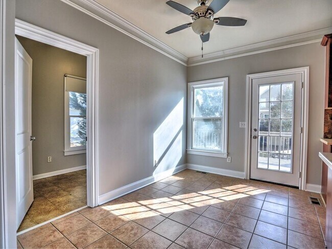 Building Photo - 975 Odessa Dr