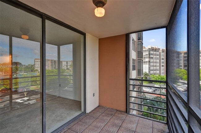 Building Photo - 1200 St Charles Pl