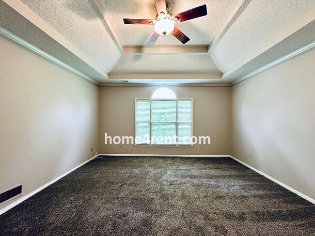 Building Photo - Blue Valley Schools, Granite Counters, Fin...