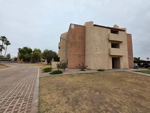 Building Photo - 540 N May
