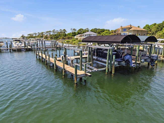 Building Photo - 490 Soundview Ct