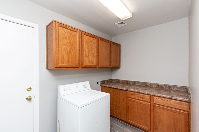 Building Photo - 31569 N Sundown Dr