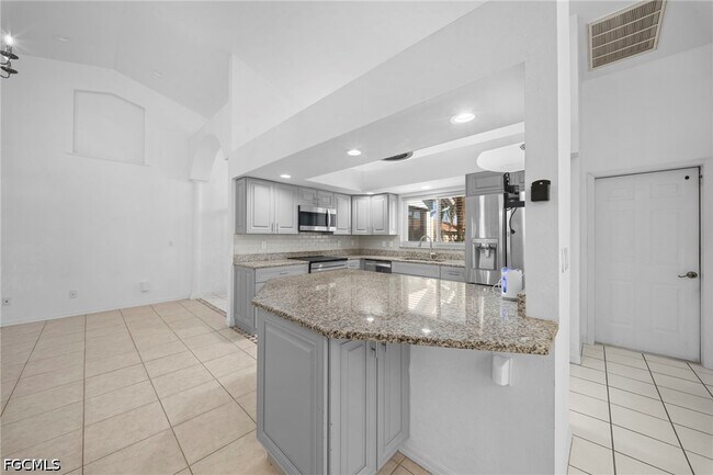 Building Photo - 2614 7th St W