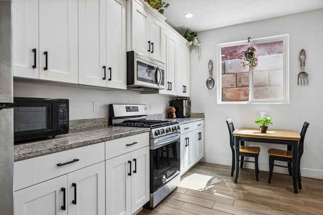 Building Photo - 438 N Stone Mountain Dr