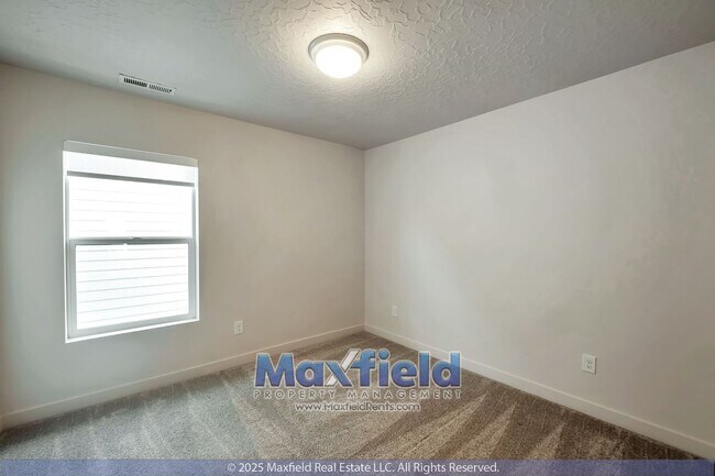 Building Photo - Saratoga Springs 5BD - 3.5BTH - 2GAR