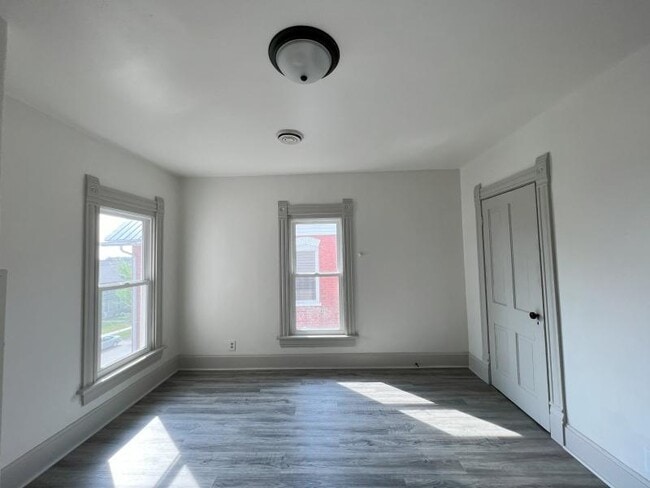 Building Photo - 312 Pine St