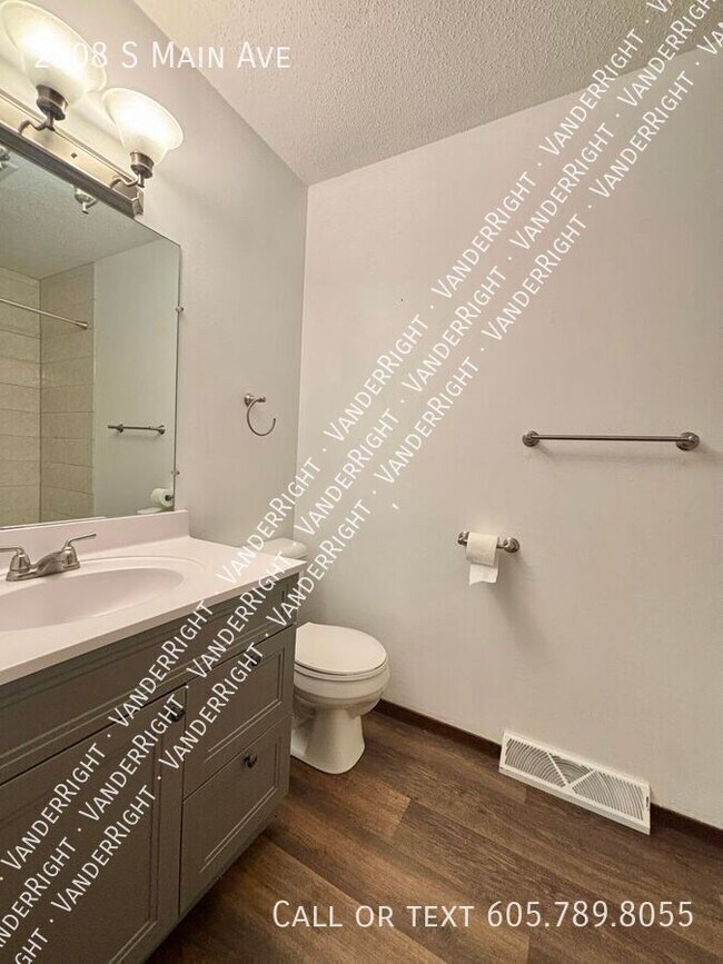 Building Photo - 2808 S Main Ave