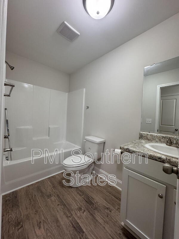 Building Photo - 204 Walnut Hill Dr