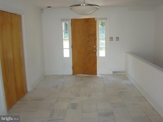 Building Photo - 1065 Lyme Ct