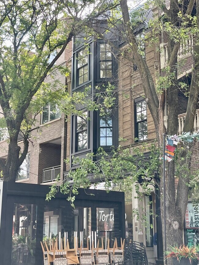 Building Photo - 1746 W Division St