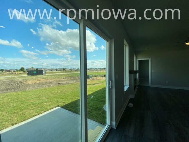 Building Photo - PRIME LOCATION!! 4 Bed, 2 Bath Ranch in Waukee