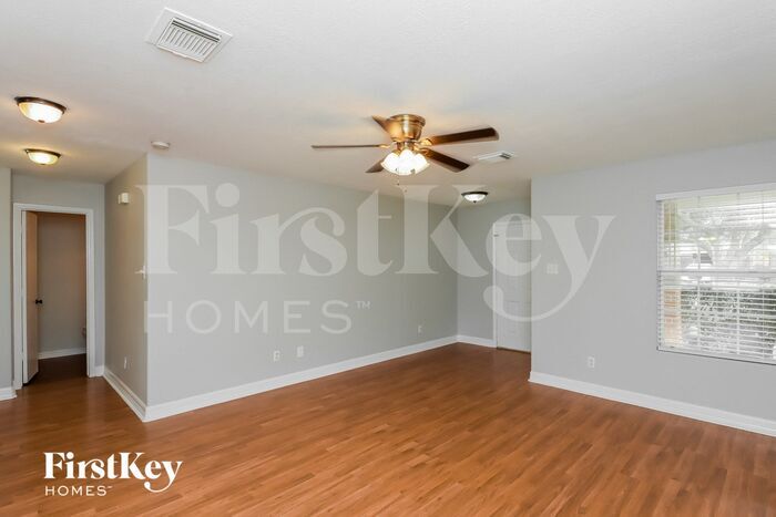 Building Photo - 18215 Barkers Crest Dr